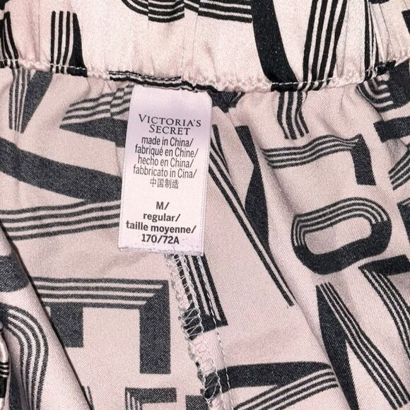 Victoria's Secret Black Satin Silk Pajama Set M Graphic Print Long Sleeve Button - Picture 5 of 5